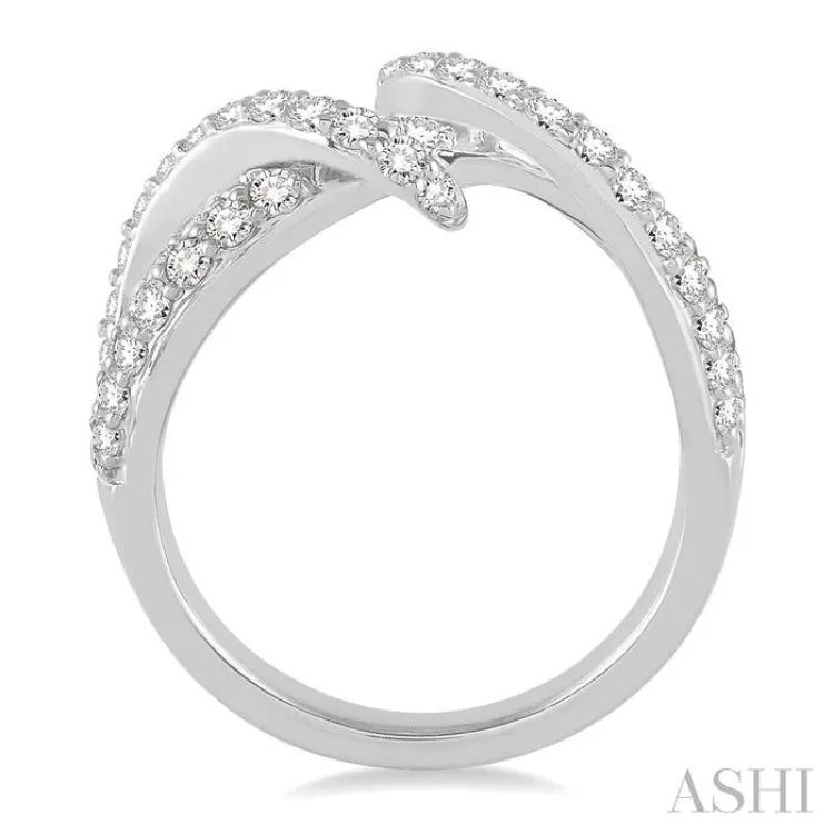 1 1/10 Ctw Round Cut Diamond Fashion Ring in 14K White Gold