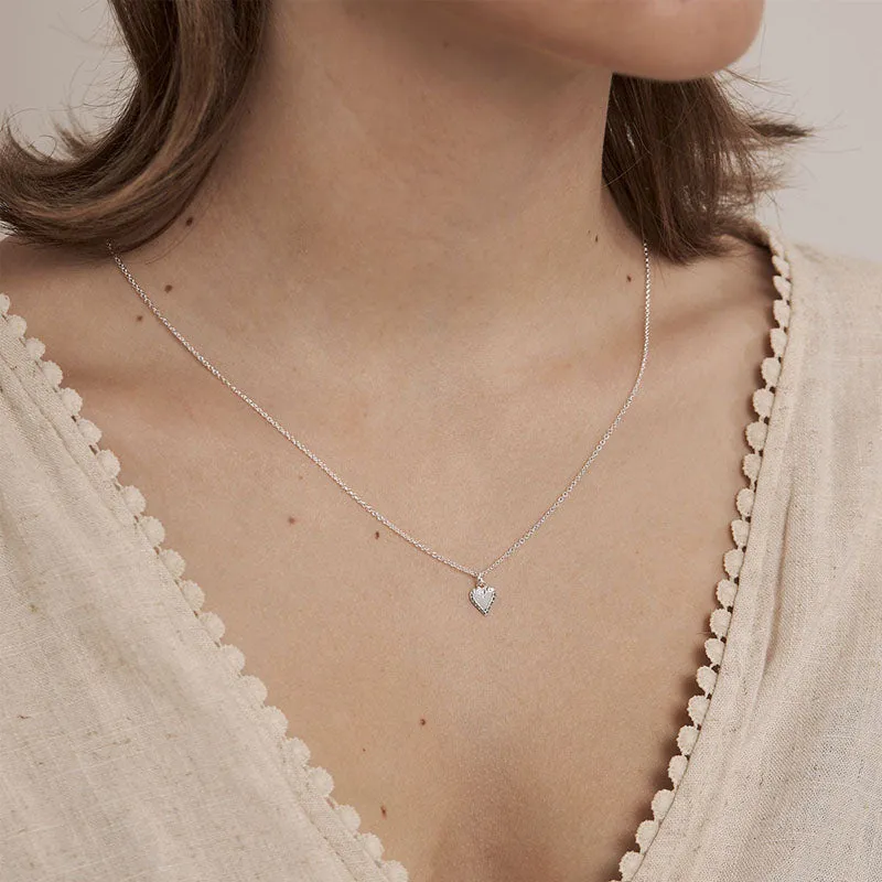 DELICATE HEART NECKLACE