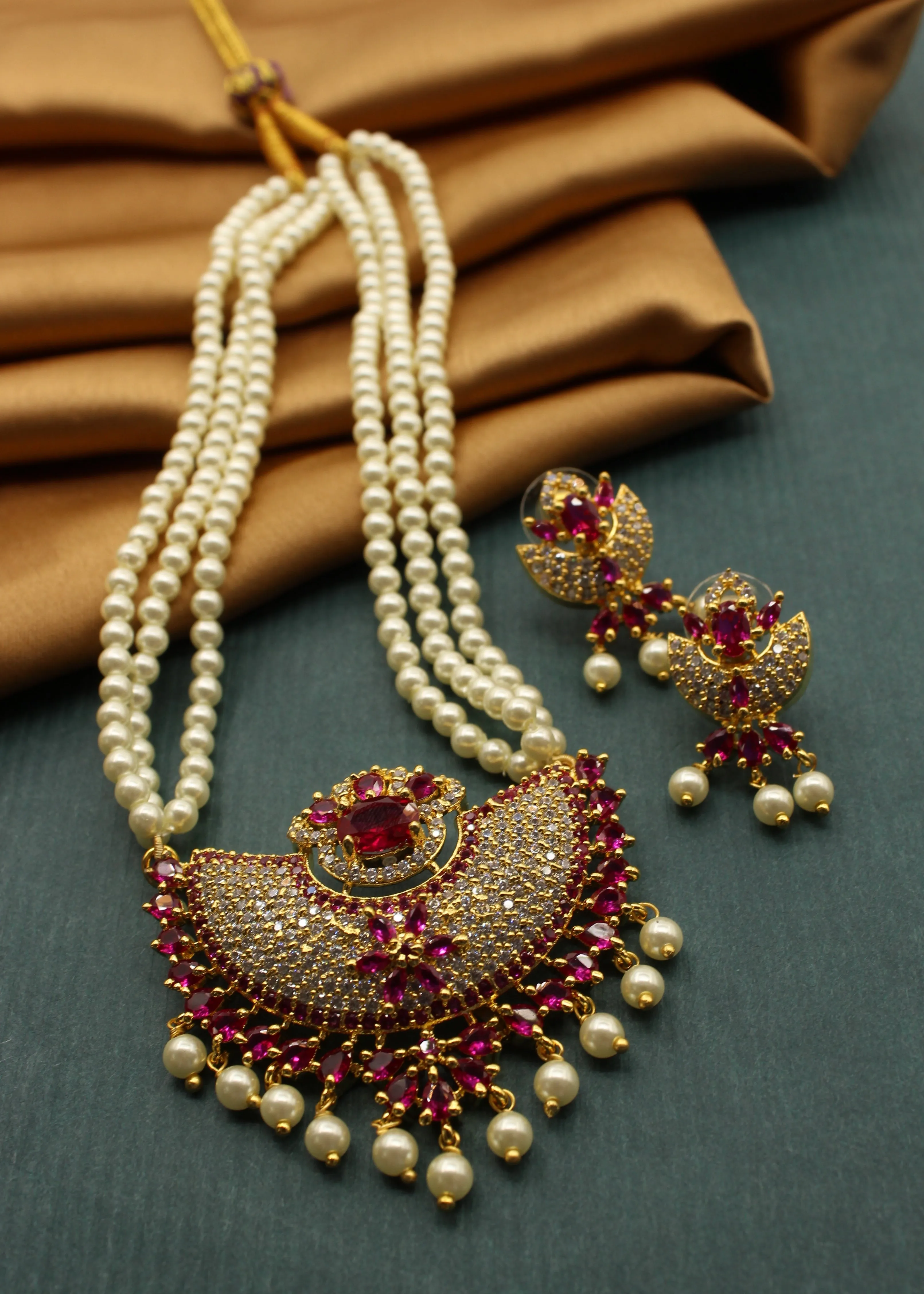 ELEGANT MOTI NECKLACE