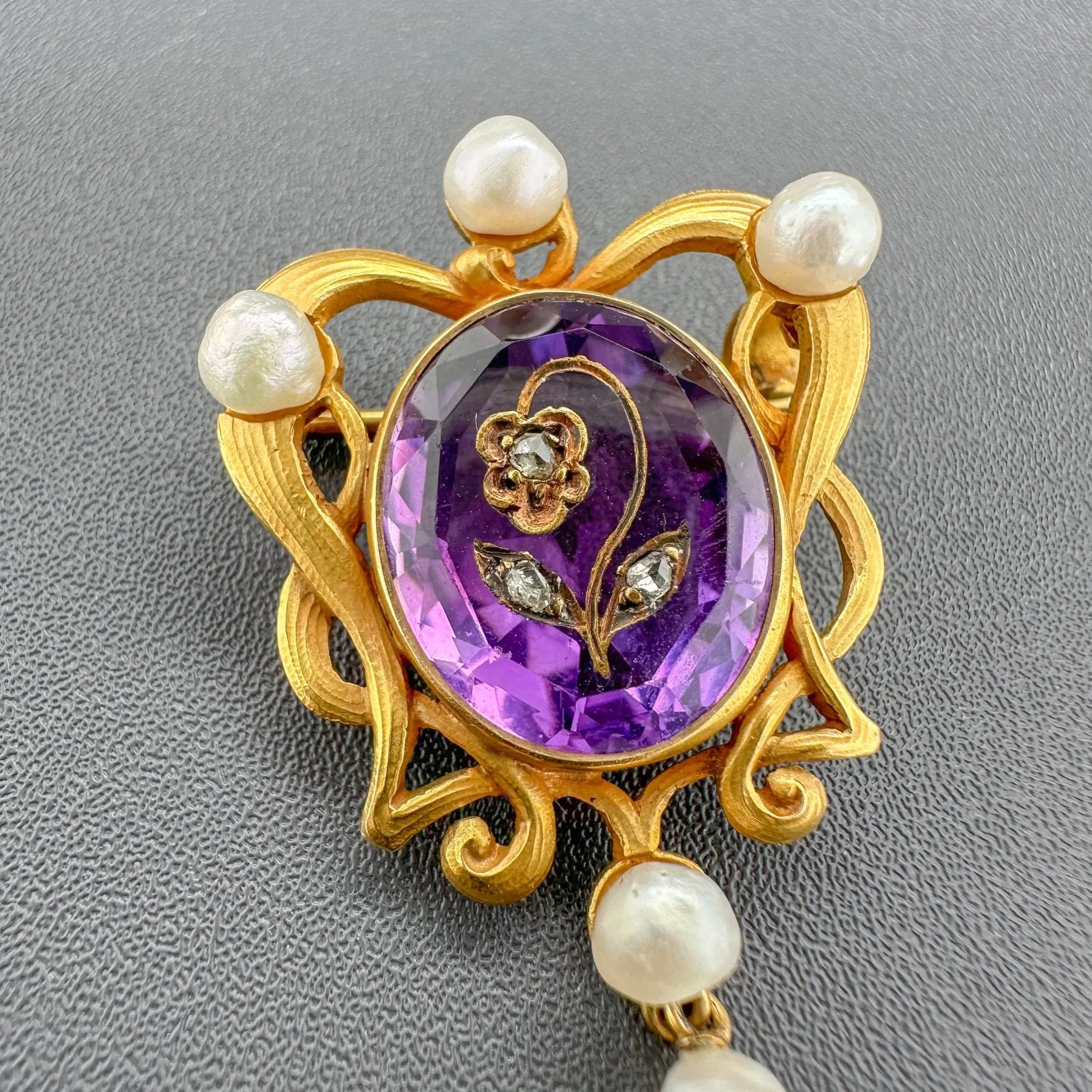 Estate 18K Y Gold 6.88ct Amethyst, Freshwater Pearls, & Diamond Pin