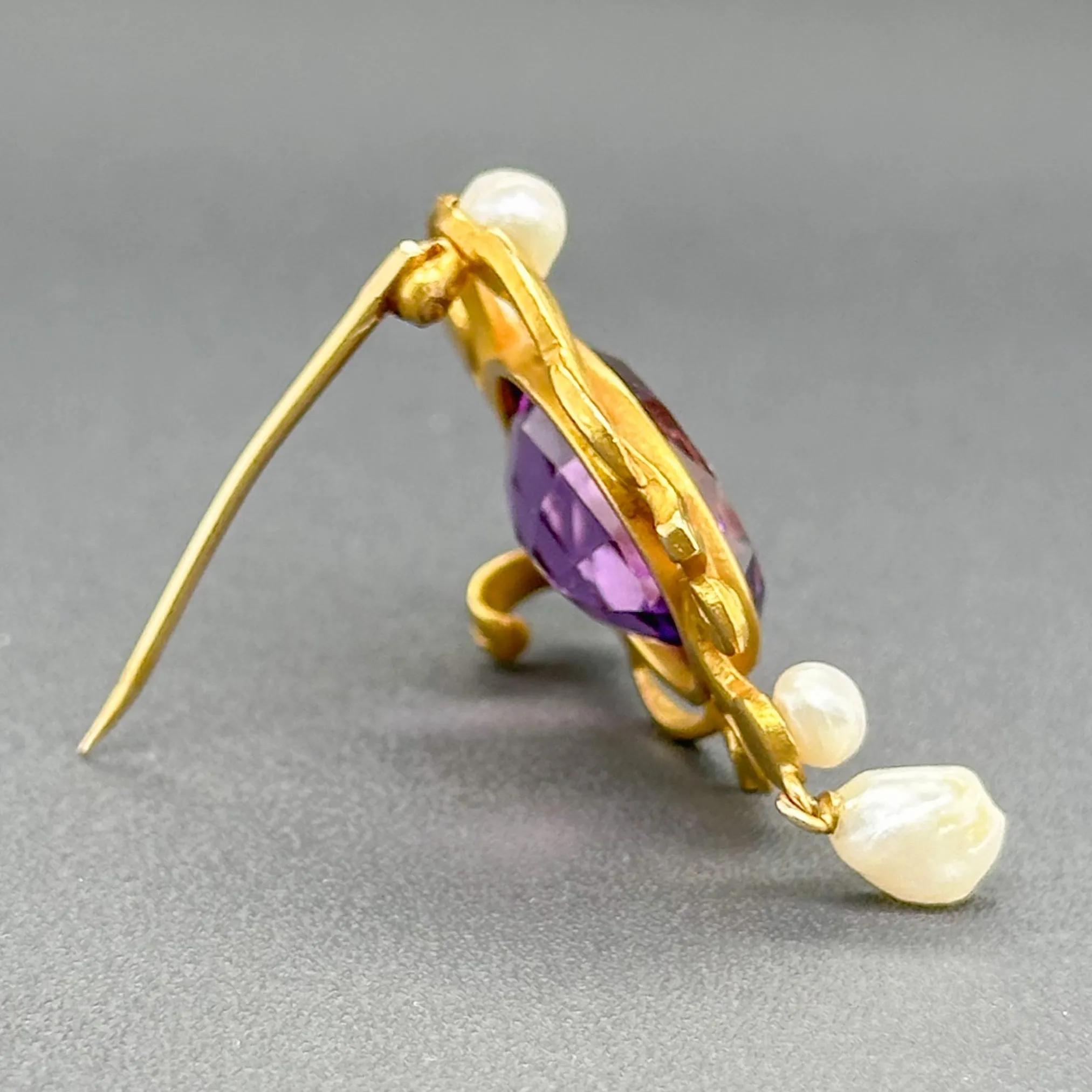 Estate 18K Y Gold 6.88ct Amethyst, Freshwater Pearls, & Diamond Pin