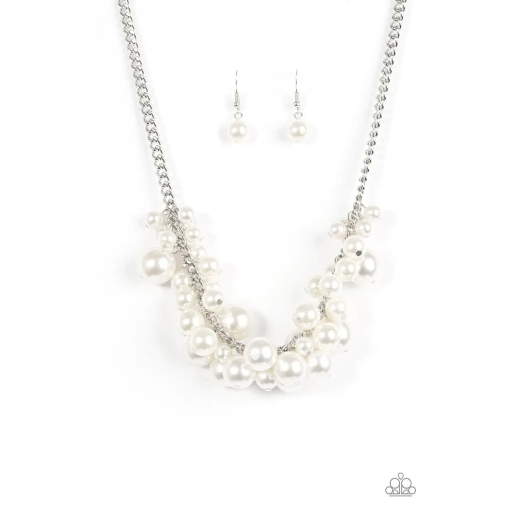 Paparazzi Glam Queen - White Pearl Necklace