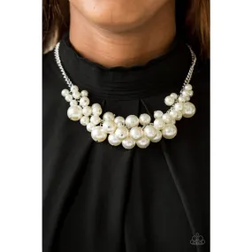 Paparazzi Glam Queen - White Pearl Necklace